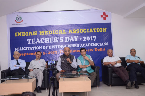 Felicitation of Principal Madam Mrs. Rooma Pathak with Distinguished Award
