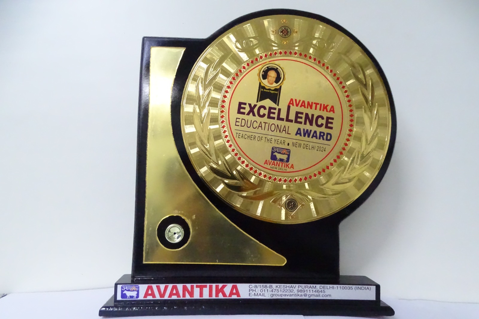 Esteemed Principal Ma’am Mrs. Rooma Pathak honoured with Avantika Excellence Educational Award