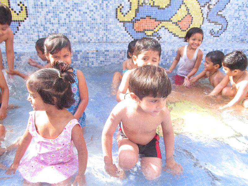  Swimming Pool Party