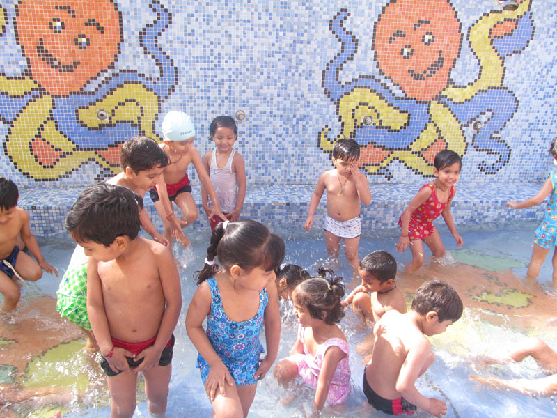  Swimming Pool Party