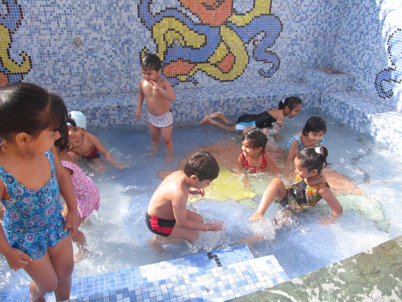  Swimming Pool Party