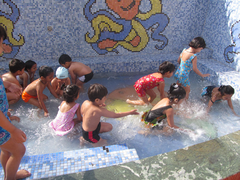  Swimming Pool Party
