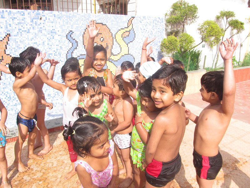  Swimming Pool Party