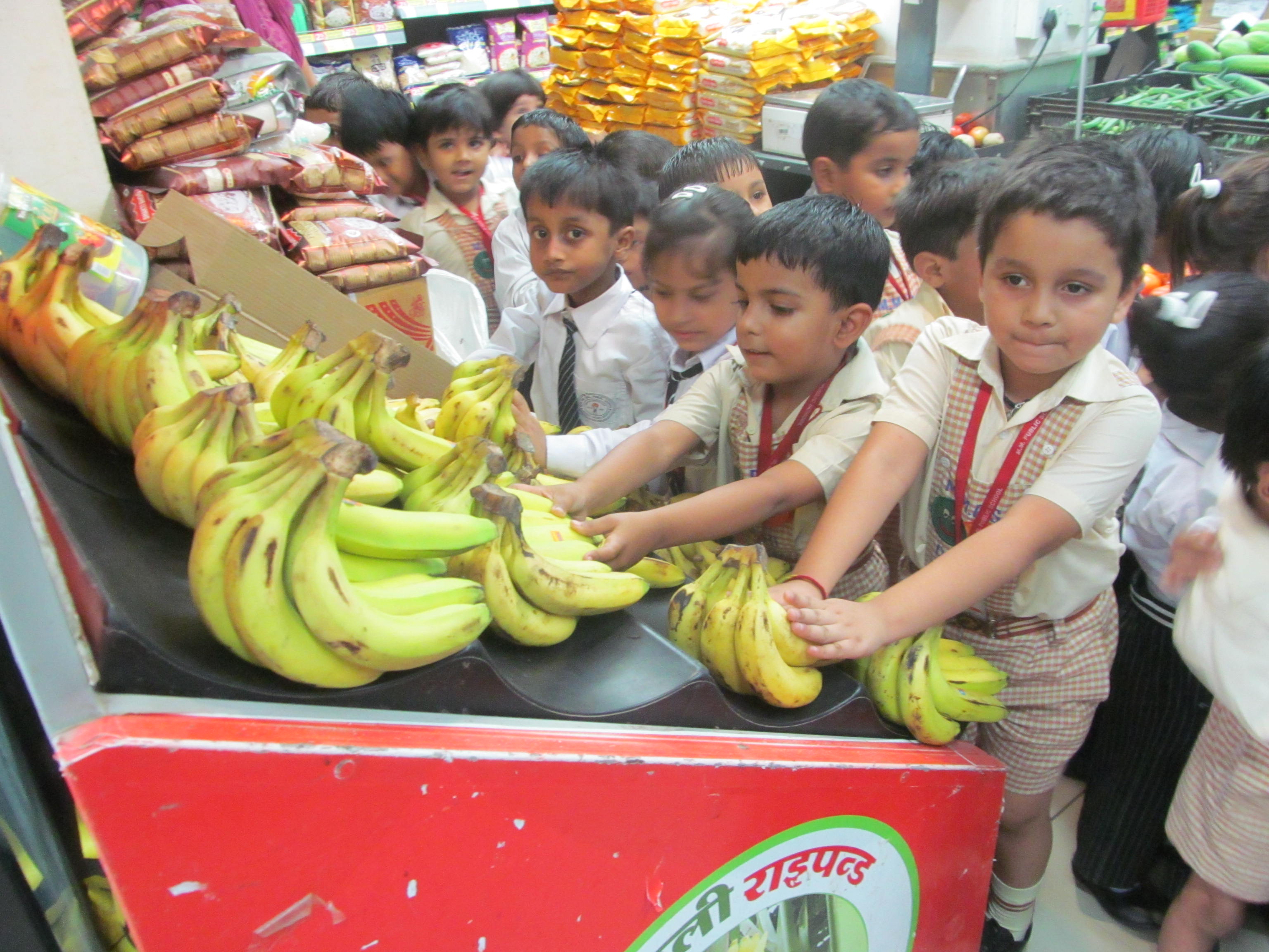 Visit To Reliance Fresh Of Primary Classes