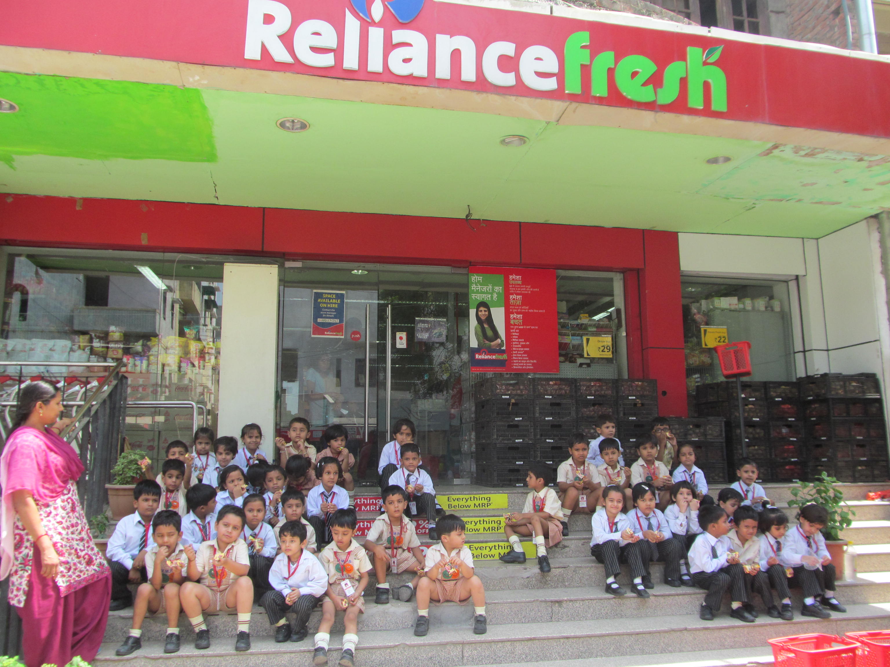 Visit To Reliance Fresh Of Primary Classes