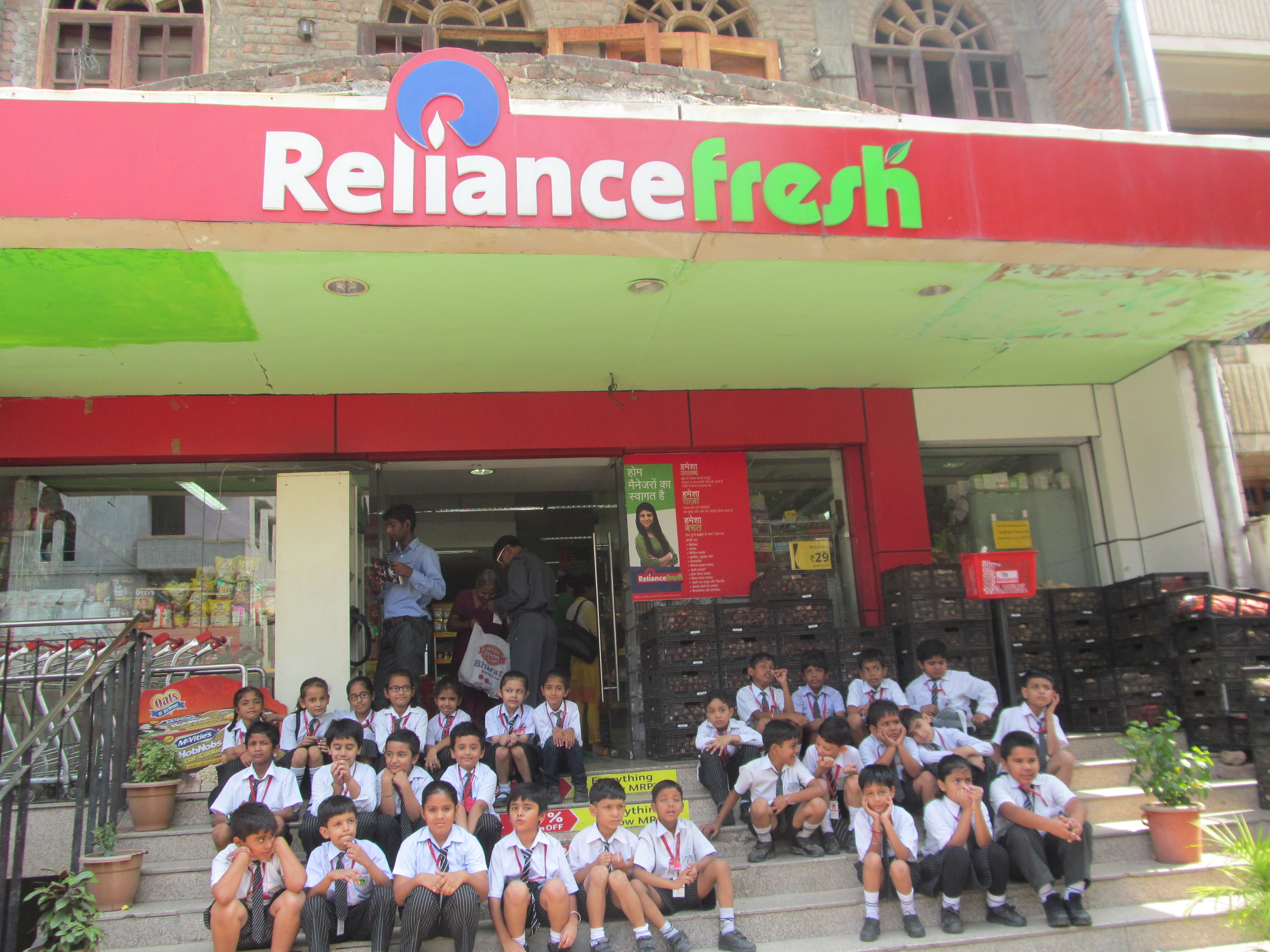 Visit To Reliance Fresh Of Primary Classes