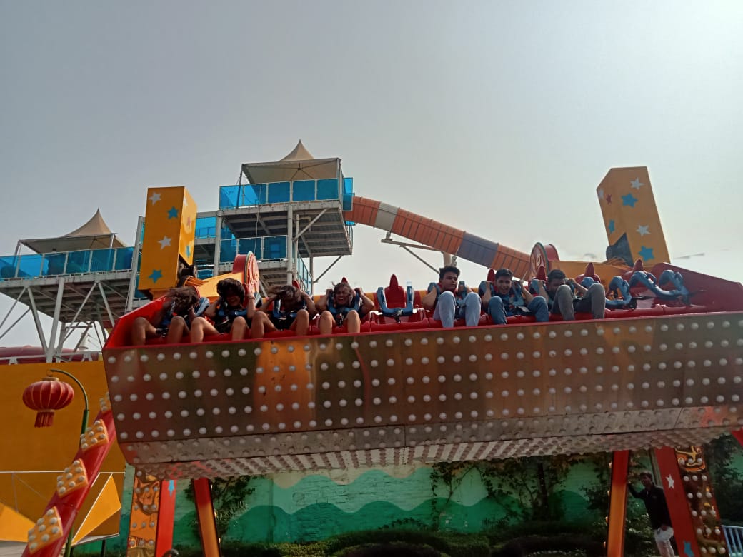 PICNIC AT FUN N FOOD VILLAGE