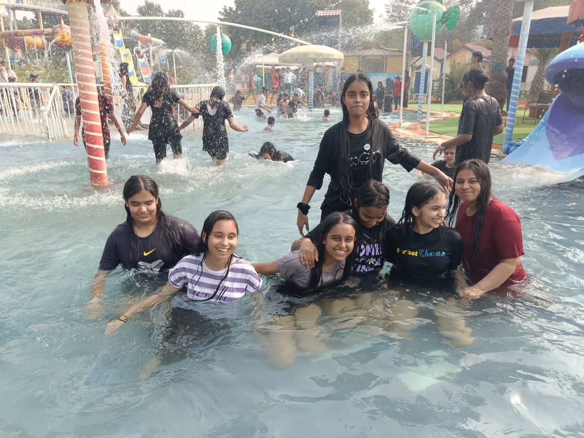 PICNIC AT FUN N FOOD VILLAGE