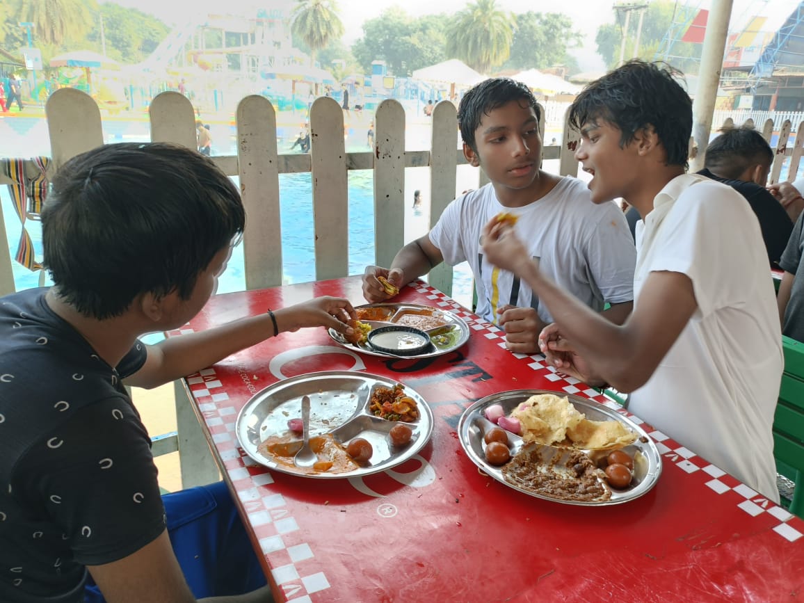 PICNIC AT FUN N FOOD VILLAGE