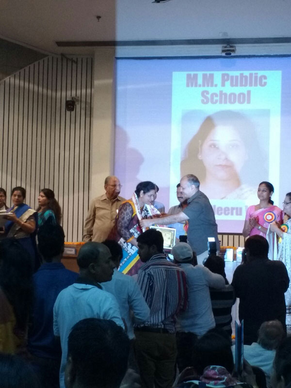 Felicitation of Mrs Neeru Vij- Best Teacher