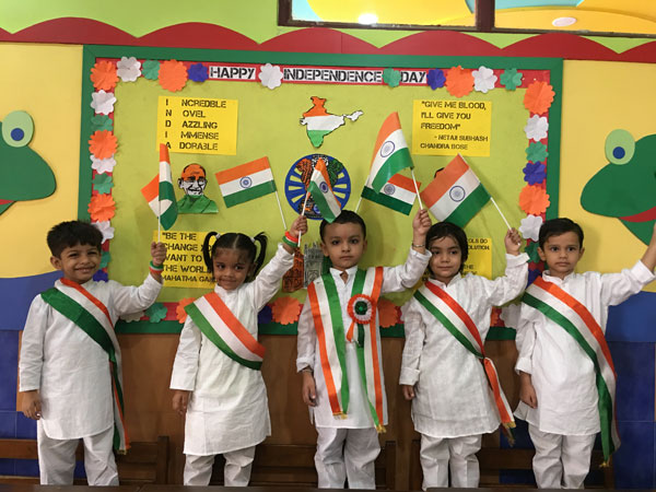 Bhashan Pratiyogita on Jiyo aur Jine do by Hindi Club