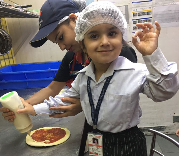 VISIT TO DOMINOS BY MONT STUDENTS