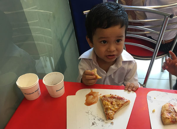 VISIT TO DOMINOS BY MONT STUDENTS