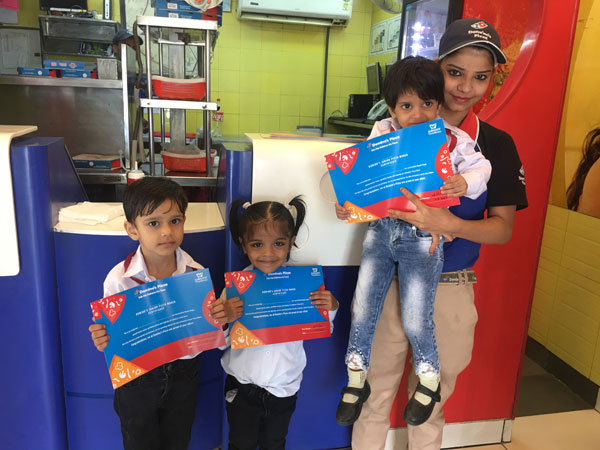 VISIT TO DOMINOS BY MONT STUDENTS