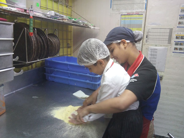 VISIT TO DOMINOS BY MONT STUDENTS