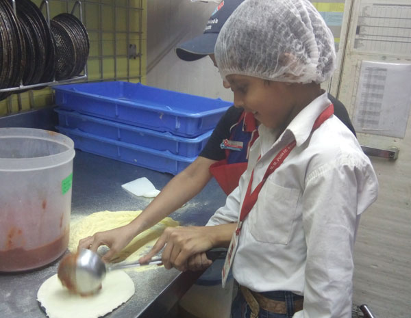 VISIT TO DOMINOS BY MONT STUDENTS