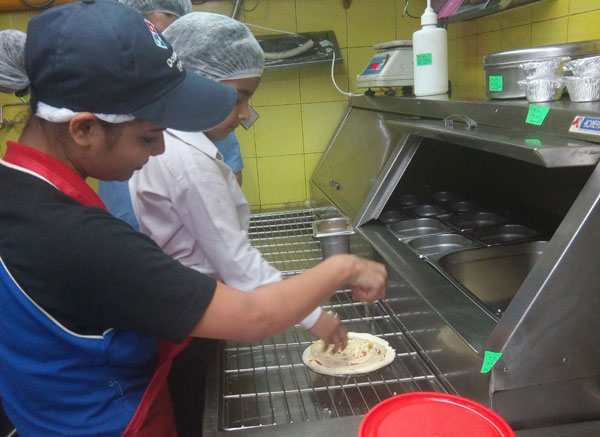 VISIT TO DOMINOS BY MONT STUDENTS