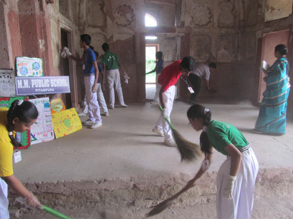 Cleanliness Drive at Sheesh Mahal by SAC Club