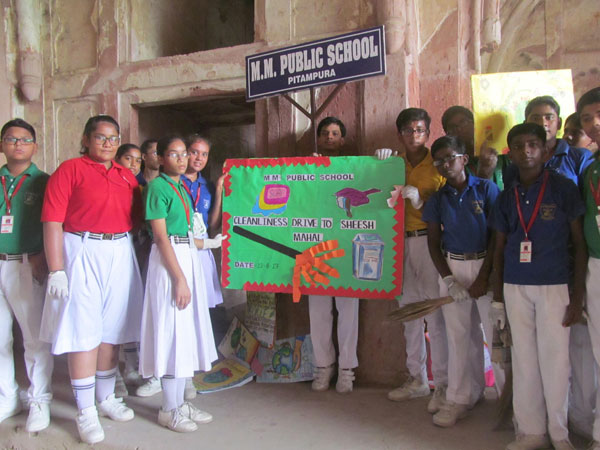 Cleanliness Drive at Sheesh Mahal by SAC Club