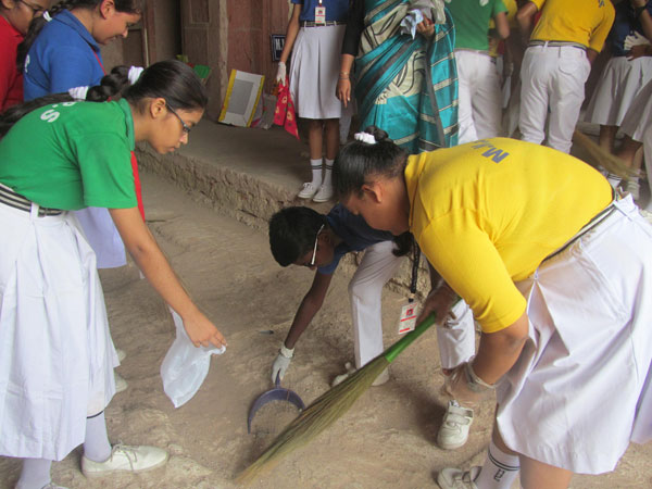 Cleanliness Drive at Sheesh Mahal by SAC Club