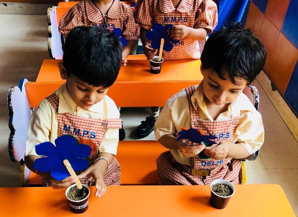 Celebration of Mothers Day by Mont students
