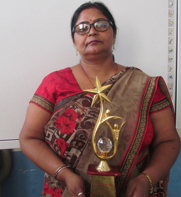 Felicitation of Teacher on Hindi Vikas Manch