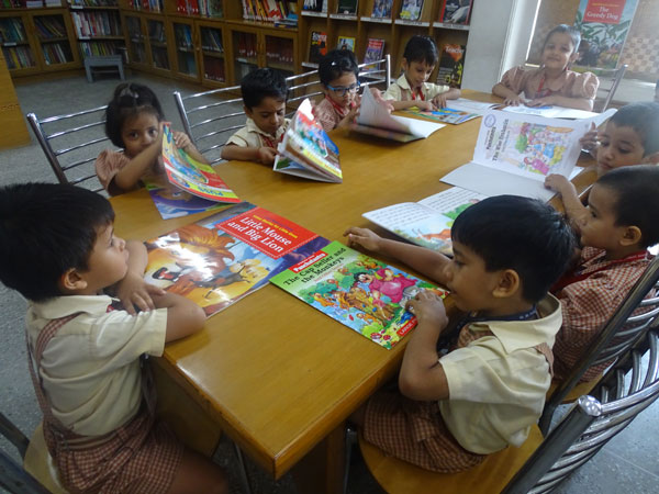 Library Visit by Mont students