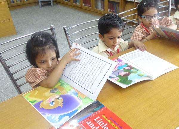 Library Visit by Mont students