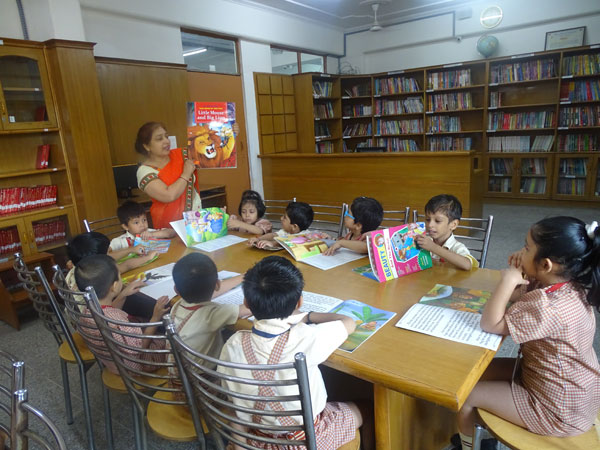 Library Visit by Mont students