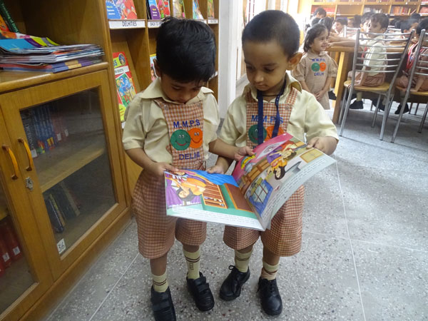 Library Visit by Mont students
