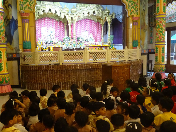 Visit to Iskcon Temple by Mont Students