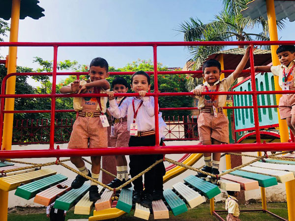 Mont Students Enjoying Swings
