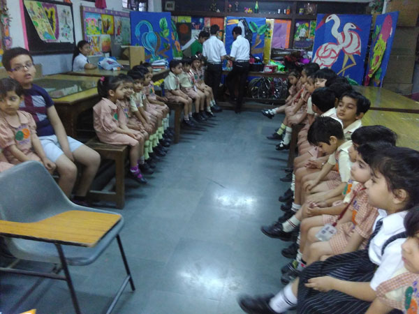 School Tour by Tiny Tots