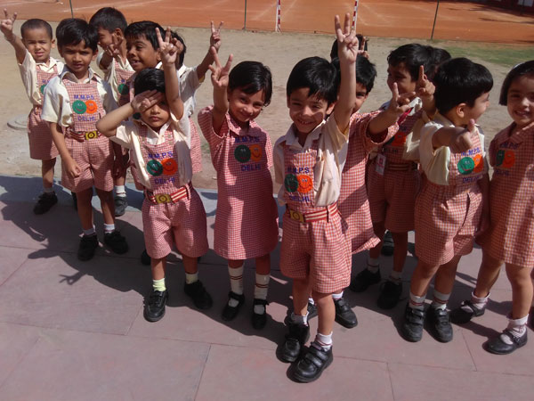 School Tour by Tiny Tots
