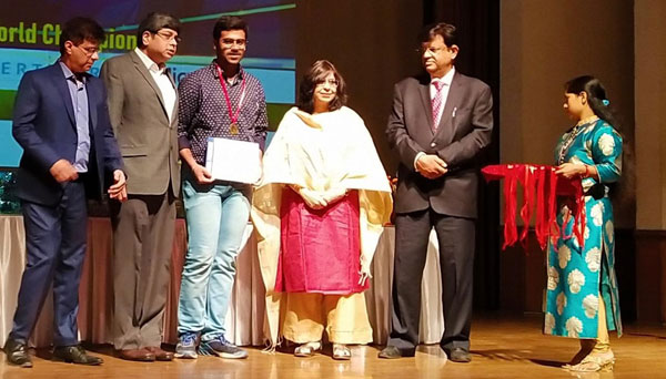 Felicitation of MMPians by Microsoft