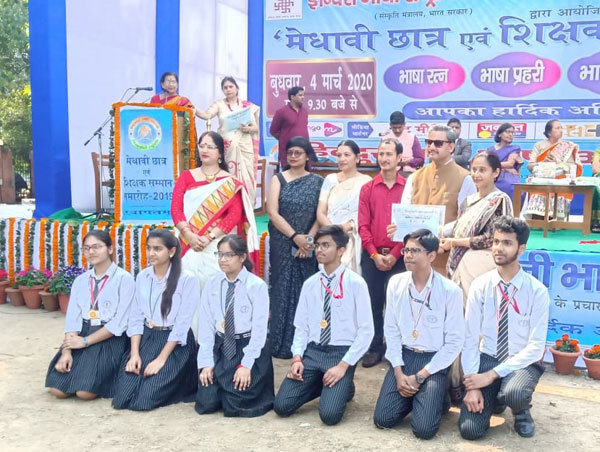 Felicitation of Students by Hindustani Bhasha Academy