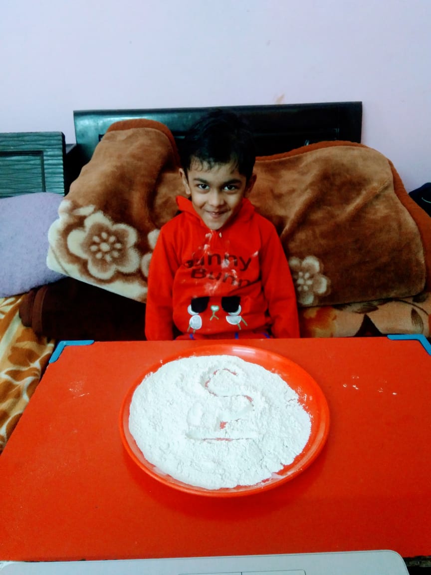 कला एकीकरण द्वारा वर्ण लेखन
