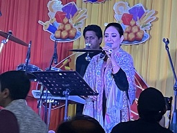 Principal Ma'am at Lohri Celebration with Shri. Hardeep Singh Puri Ji Union Minister of Housing and Urban Affairs & Petroleum and Natural Gas.