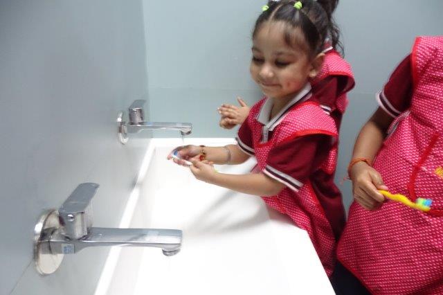 BRUSHING UP TEETH ACTIVITY
