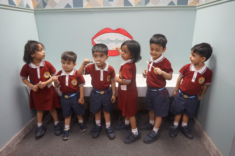 BRUSHING UP TEETH ACTIVITY
