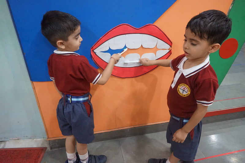 BRUSHING UP TEETH ACTIVITY