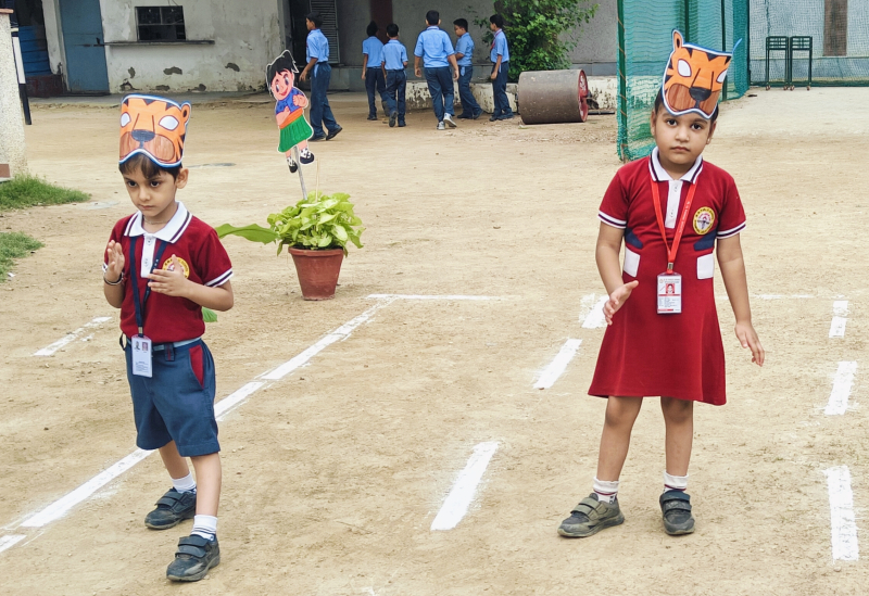 Relay Race - Wild Animals