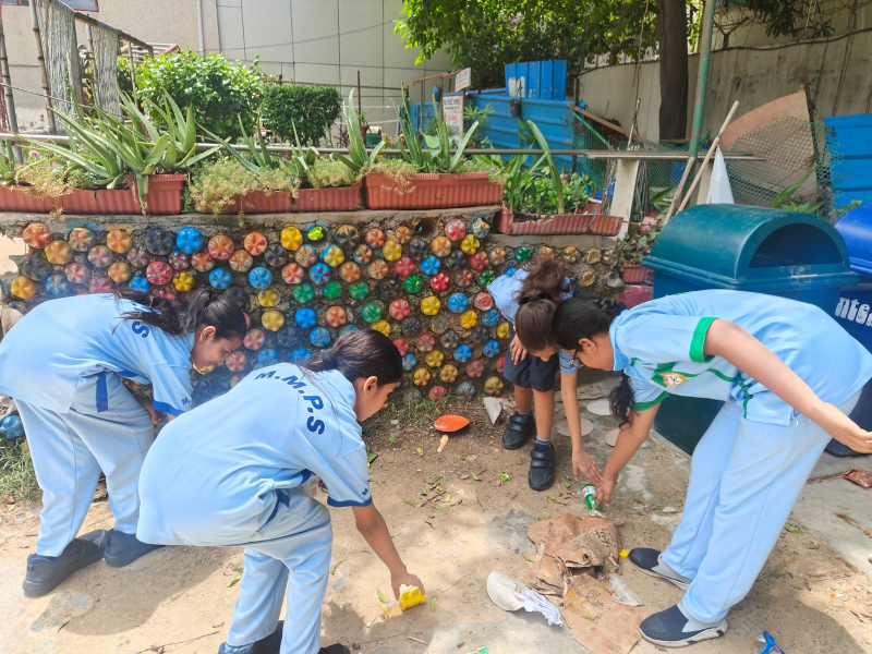 Cleanliness Drive Continues With Shramdan Under “दिल्ली को कूड़े से आज़ादी – स्वच्छता अभियान”
