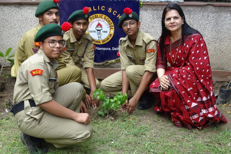NCC Cadets Lead Swachhata Pakhwada 2025