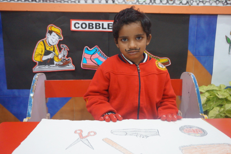 Learning to Serve: Role Play on Community Helpers