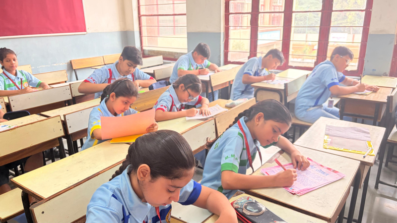'निबंध लेखन' प्रतियोगिता