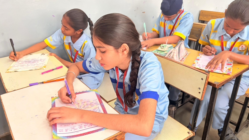 'निबंध लेखन' प्रतियोगिता