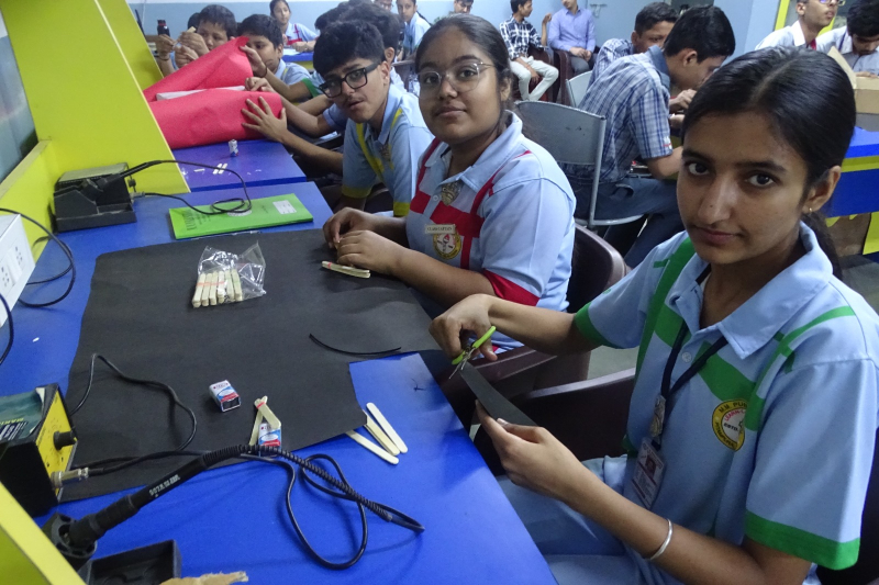 ATL Community Day – Hands-on Tinkering Session & Inter-School Quiz Competition