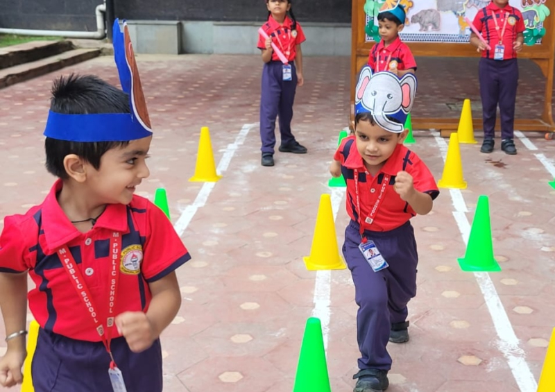 Roaring into Action: Wild Animal Relay Race